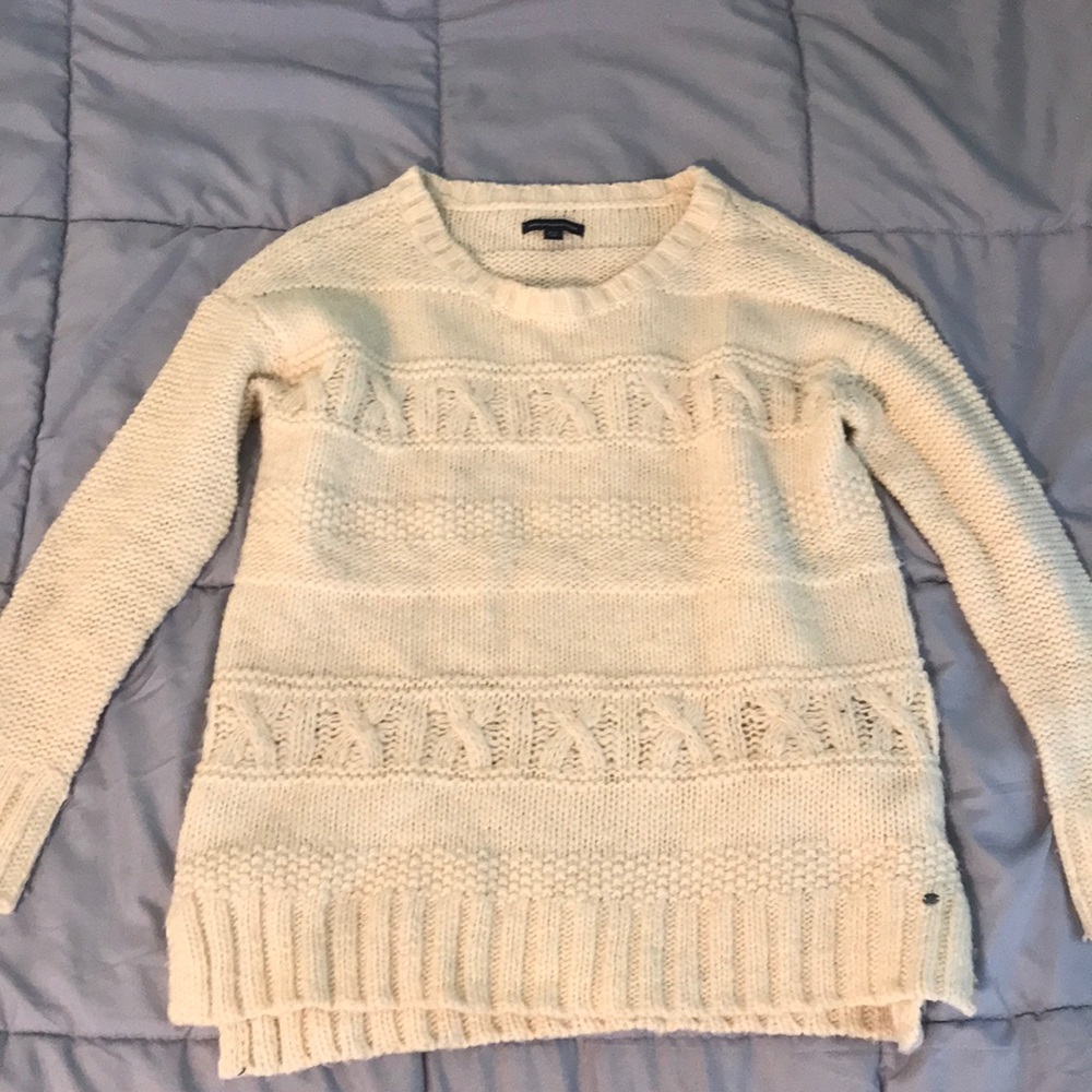 American Eagle crew neck sweater